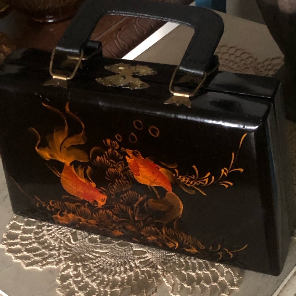 Vintage Black Lacquer Hand-Painted Box Purse with Inlaid MOP - Picture 11 of 16